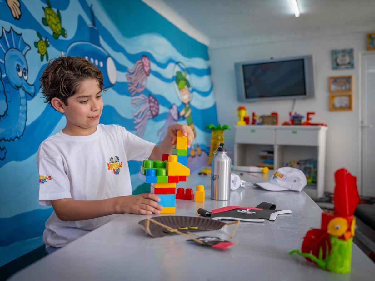 Las Hadas By Brisas Manzanillo Exteriör bild Child playing with a toy