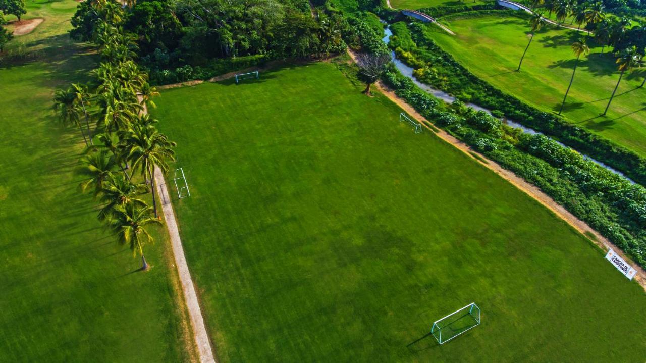 Las Hadas By Brisas Manzanillo Exteriör bild Aerial view of the football field