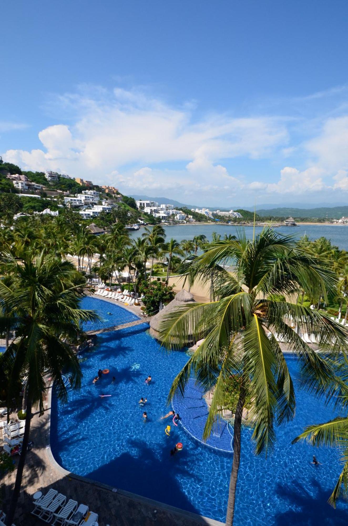 Las Hadas By Brisas Manzanillo Exteriör bild View of the bay