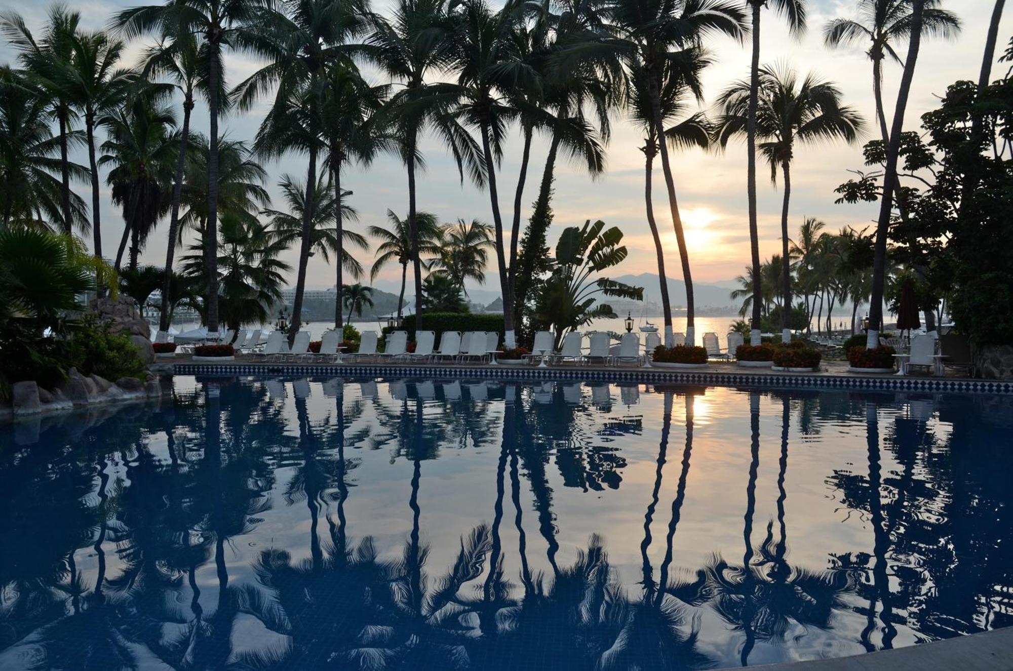 Las Hadas By Brisas Manzanillo Exteriör bild Sunset at the InterContinental Resort