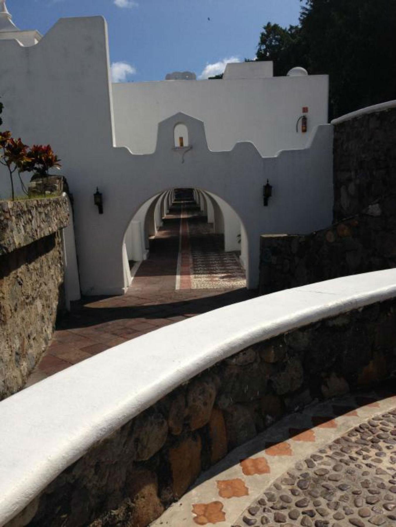 Las Hadas By Brisas Manzanillo Exteriör bild Entrance to the fort