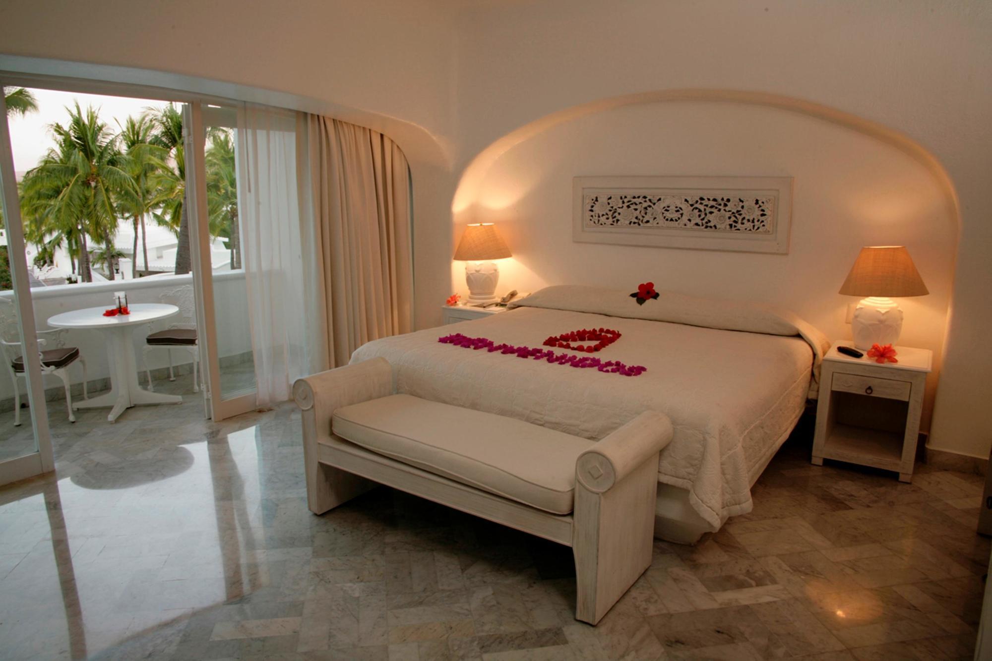 Las Hadas By Brisas Manzanillo Exteriör bild A bedroom at the resort