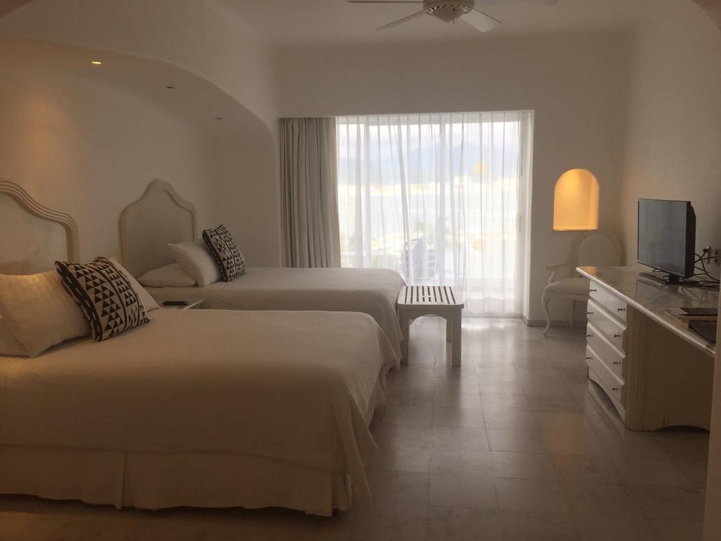 Las Hadas By Brisas Manzanillo Exteriör bild A room at the hotel