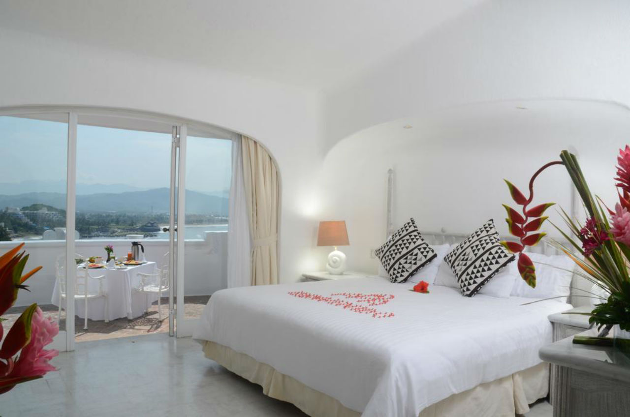 Las Hadas By Brisas Manzanillo Exteriör bild A bedroom at the hotel