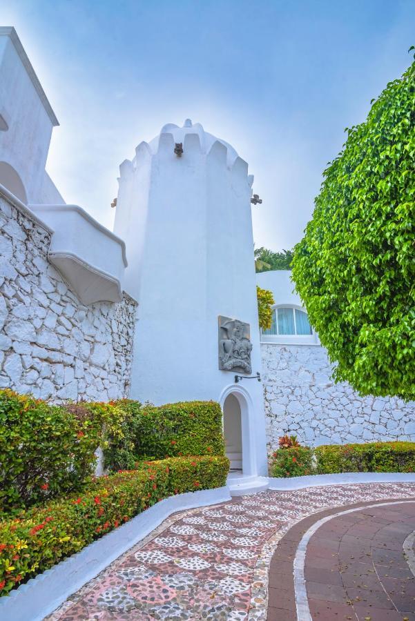 Las Hadas By Brisas Manzanillo Exteriör bild The Lighthouse at the entrance of the hotel