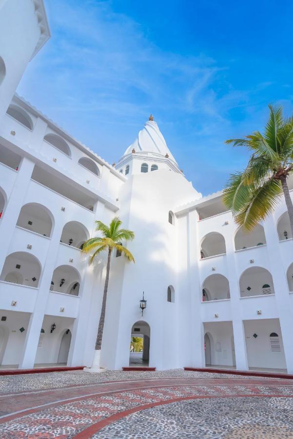 Las Hadas By Brisas Manzanillo Exteriör bild The hotel's central courtyard