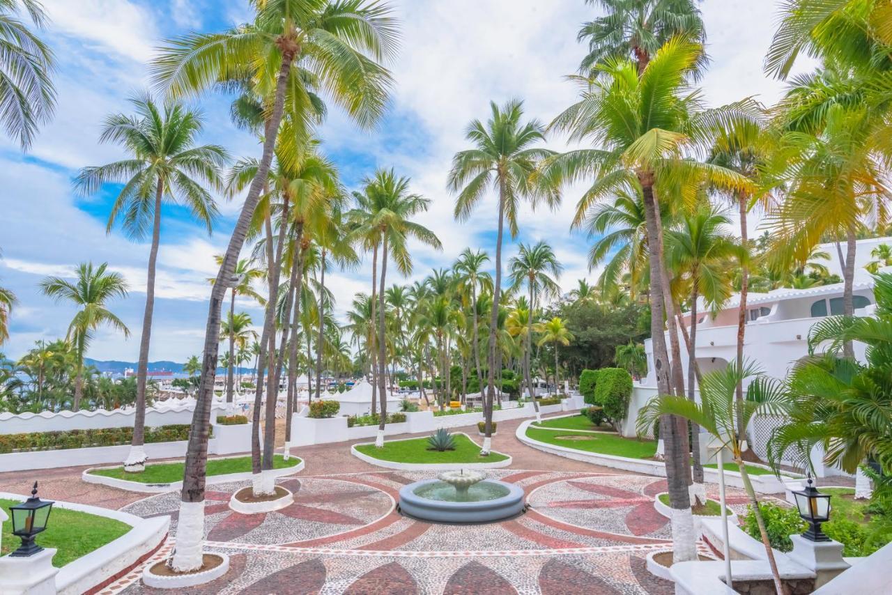 Las Hadas By Brisas Manzanillo Exteriör bild View of the town of Puerto Vallarta